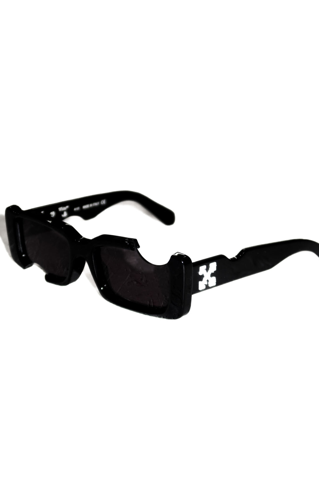 off-white cady cut-out rectangular frame sunglasses black.