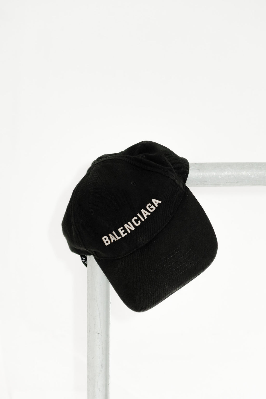 balenciaga logo hat black/beige.