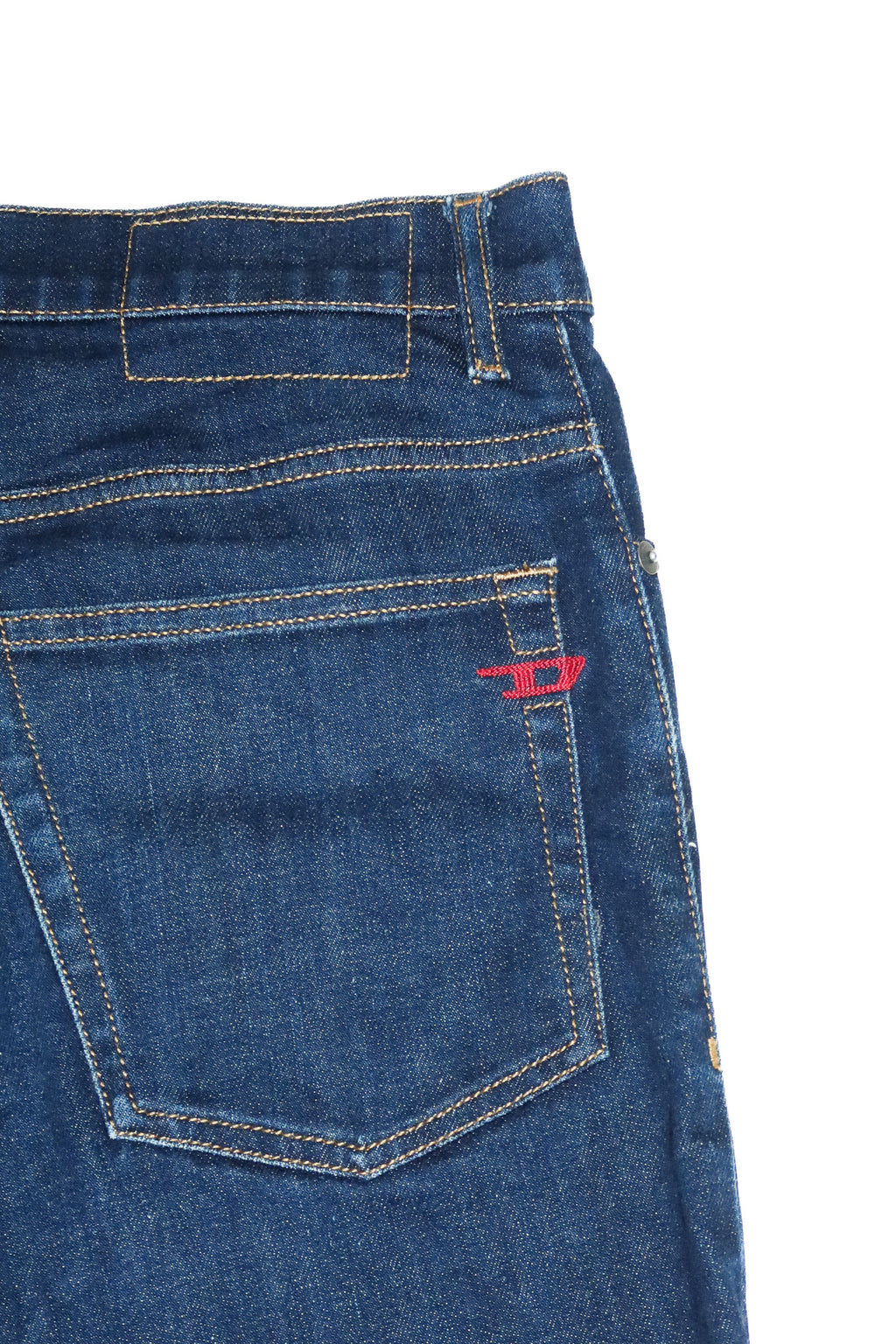 2010’s diesel library tapered jeans dark washed blue.