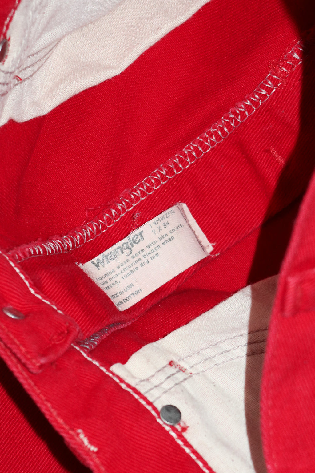 1980’s wrangler high waisted straight leg jeans red.