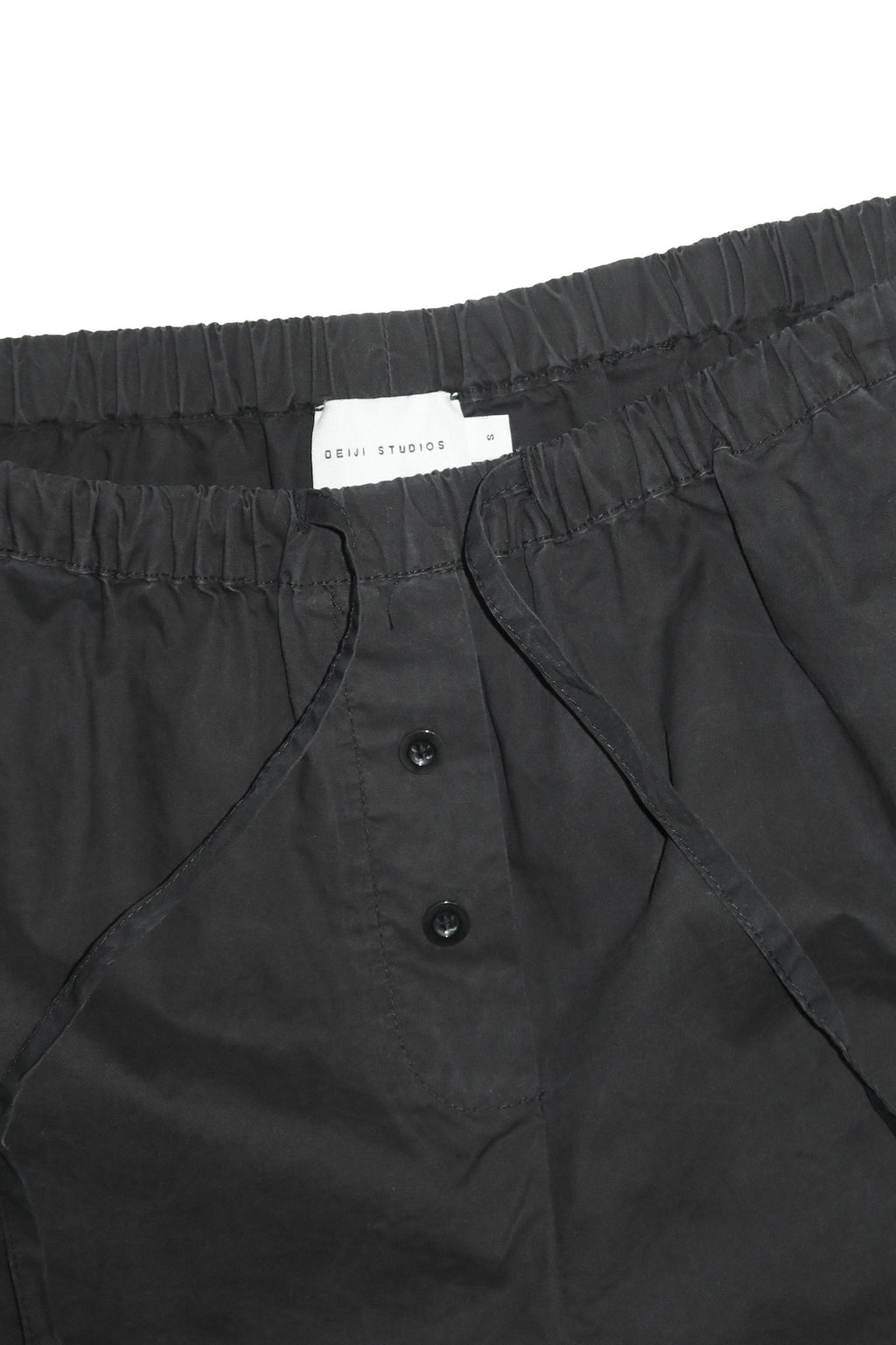 deji studios flounce short black.