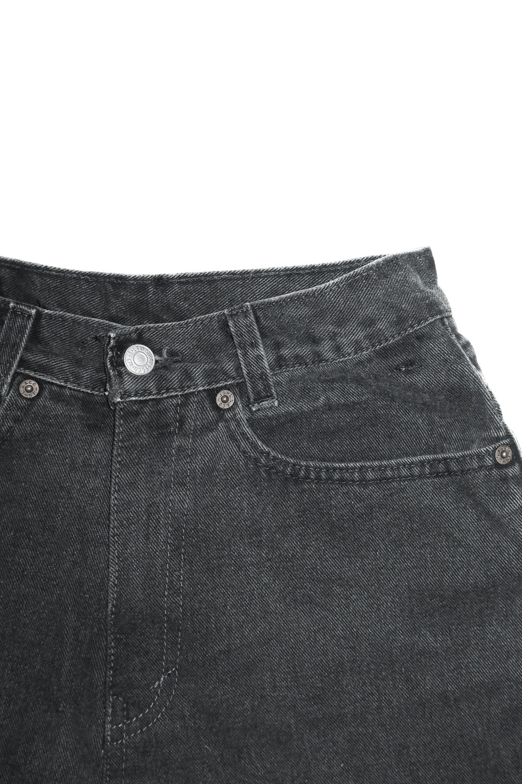 levi's denim mini skirt washed black.