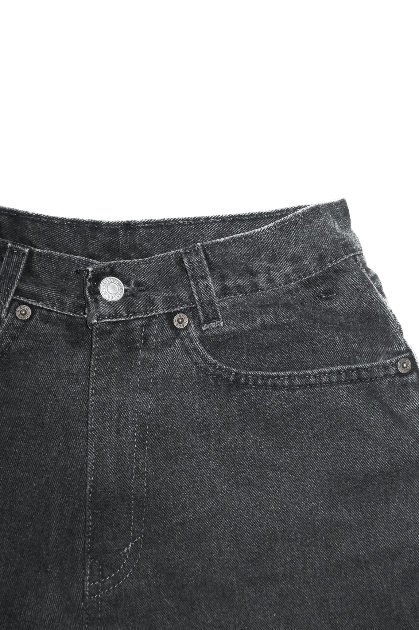 levi's denim mini skirt washed black.