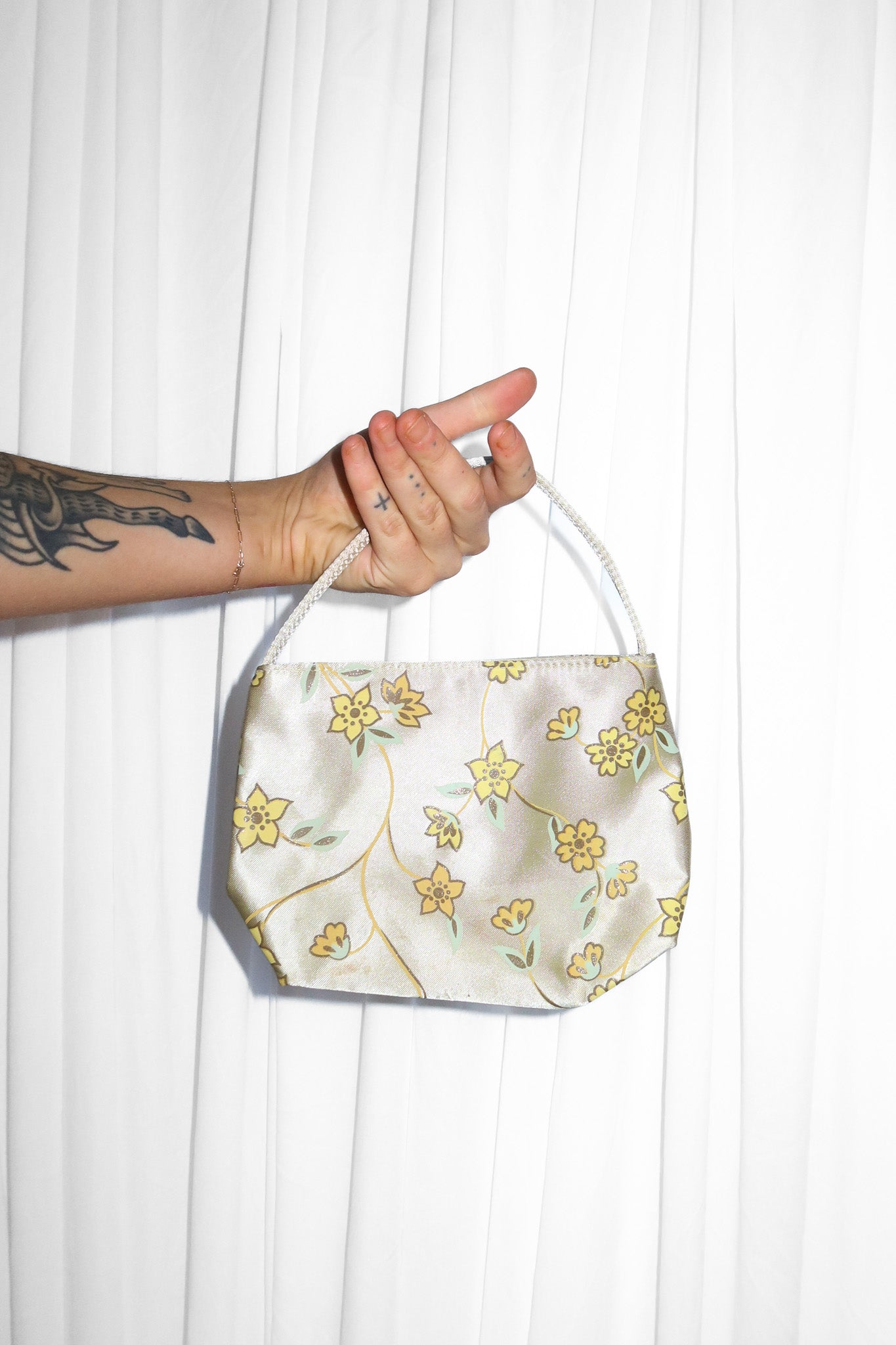 2000's satin floral mini shoulder bag cream.