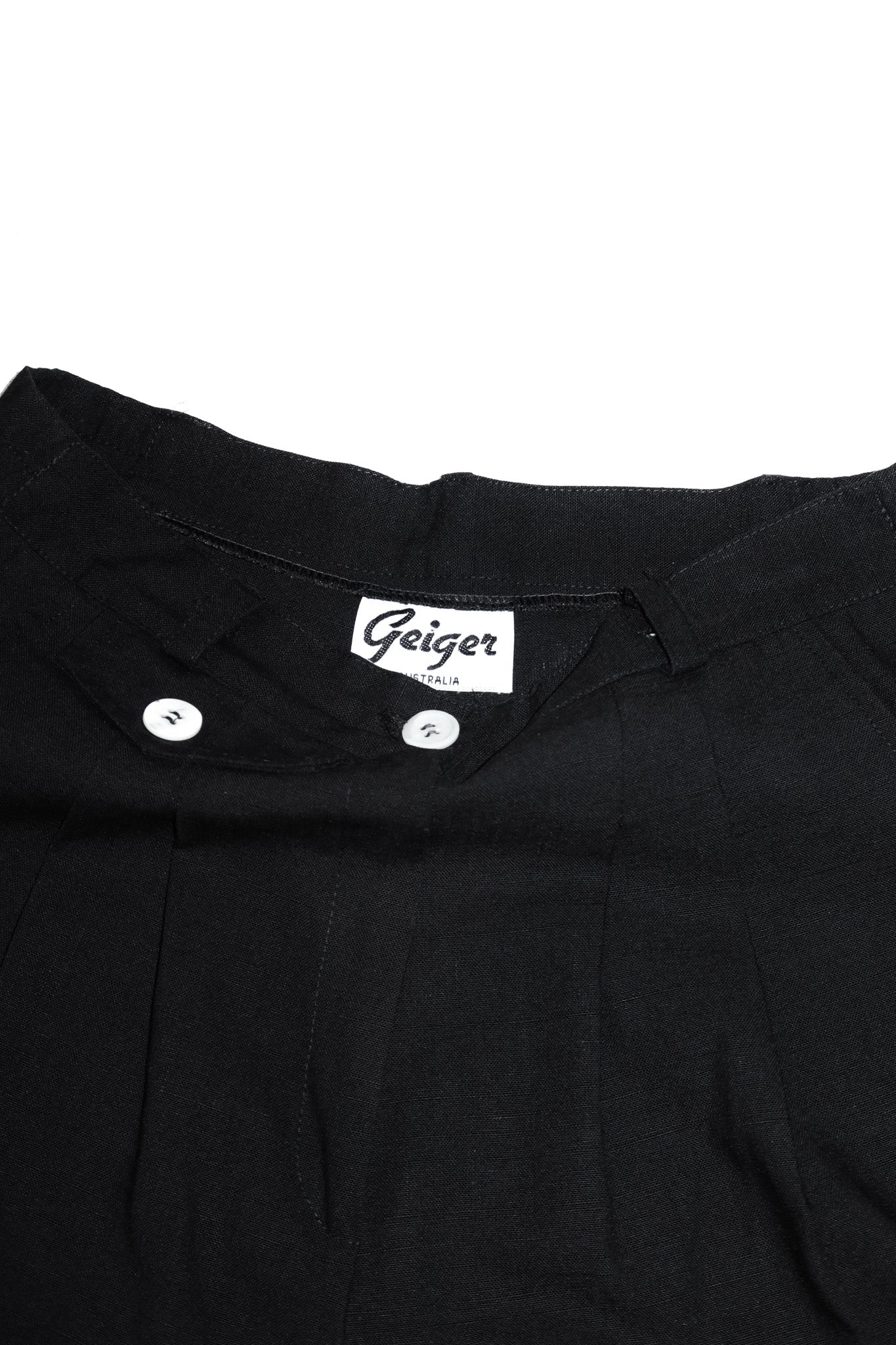 1990’s geiger tailored high waisted shorts black.