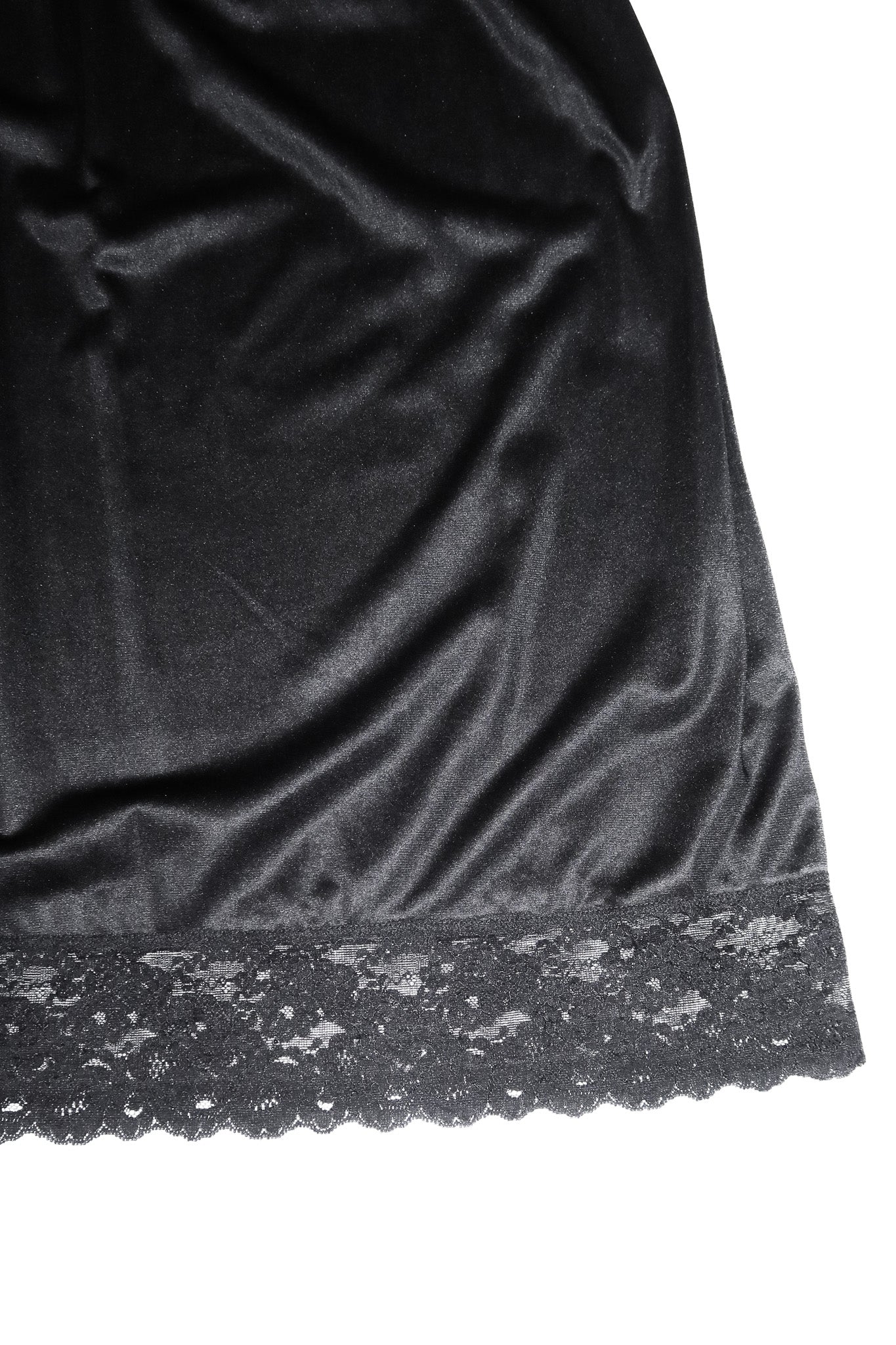 1990’s kayser perfects lace trim half slip black.
