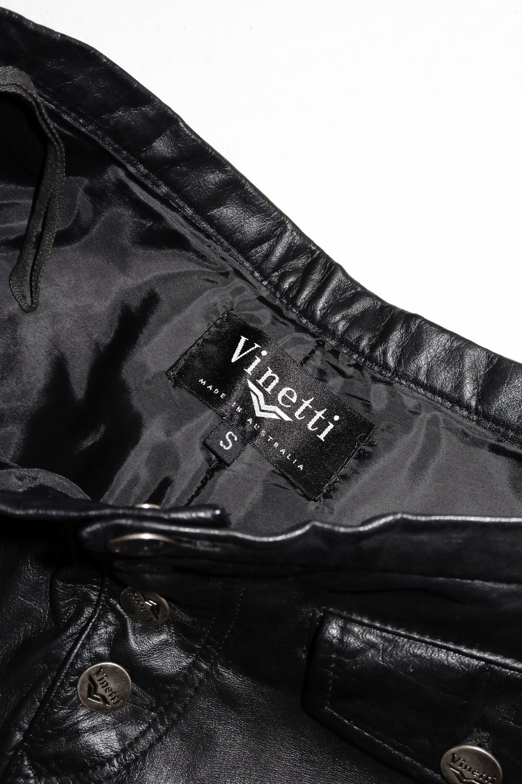 vinetti leather low-rise flared pants black.