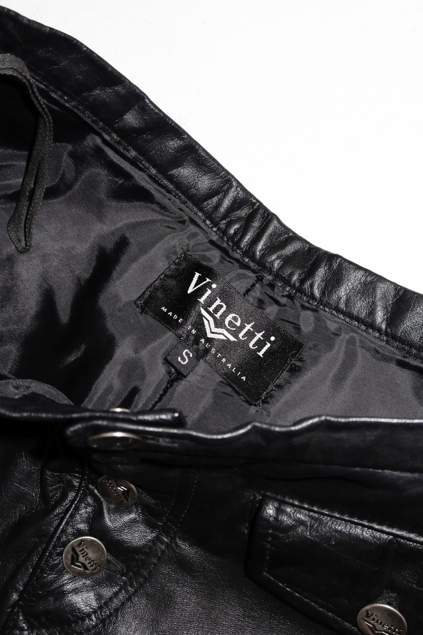 vinetti leather low-rise flared pants black.