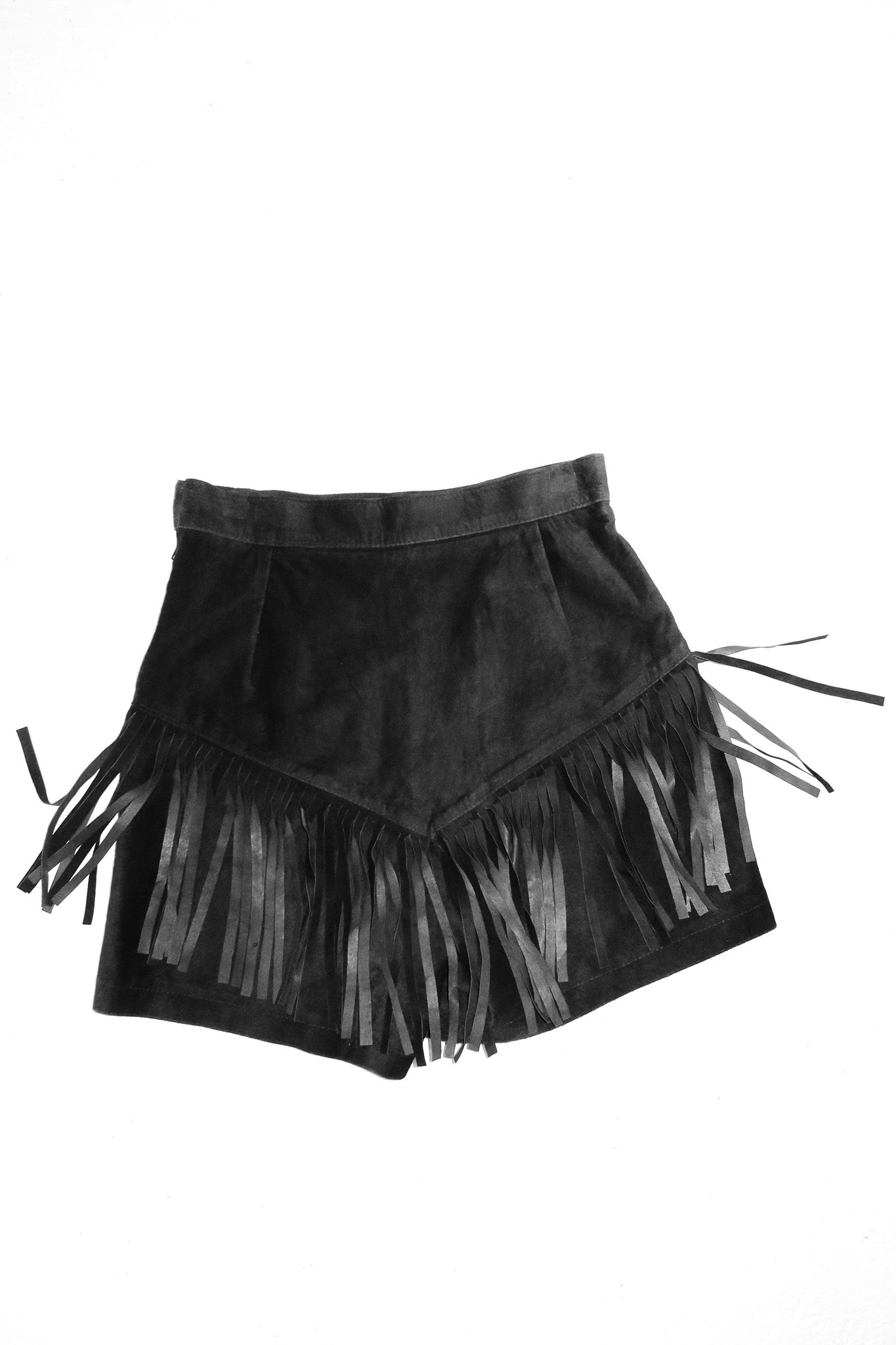 70’s nicky nicky suede fringe shorts black.